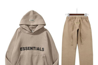 Essentials Tracksuit: Blending Style, Comfort, and Practicality for Everyday Wear